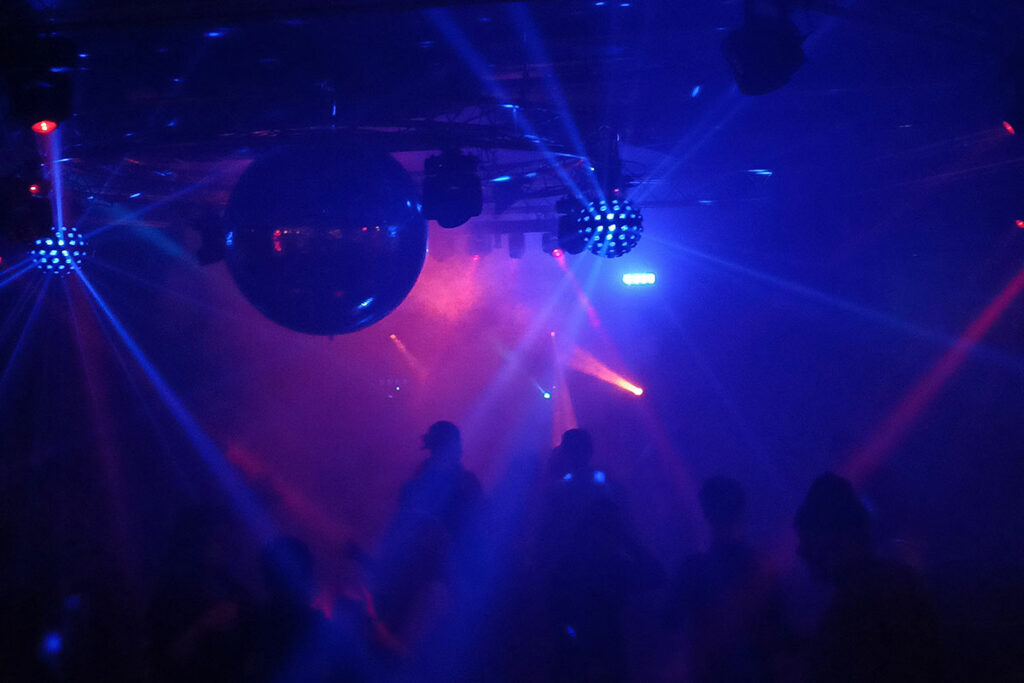 DJ TEE clubi keikalla