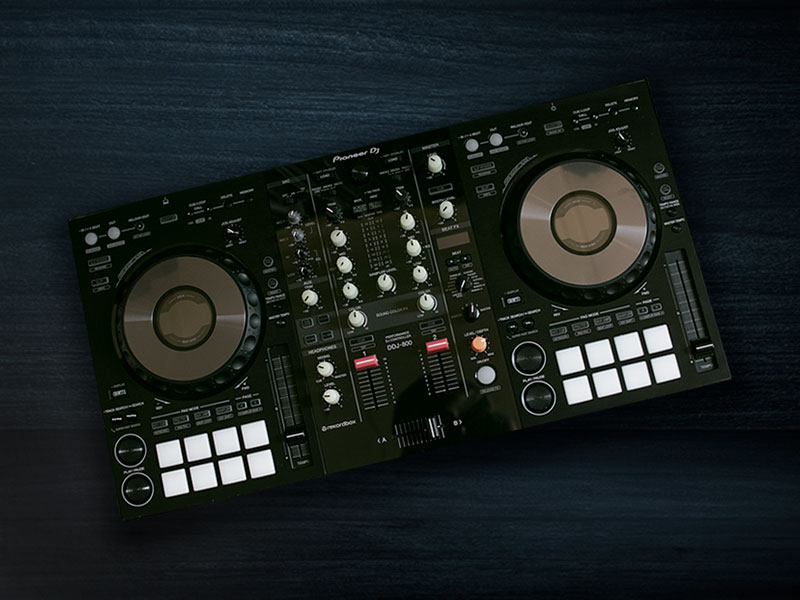 DJ musiikkilaite, Pioneer DDJ-800.
